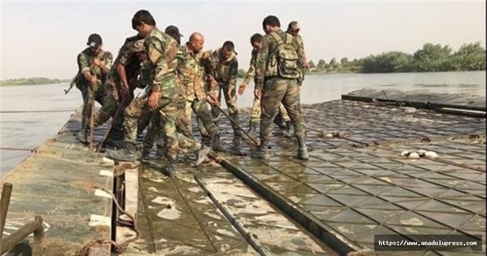 Rus askerleri Fırat’ın üzerine köprü kurdu