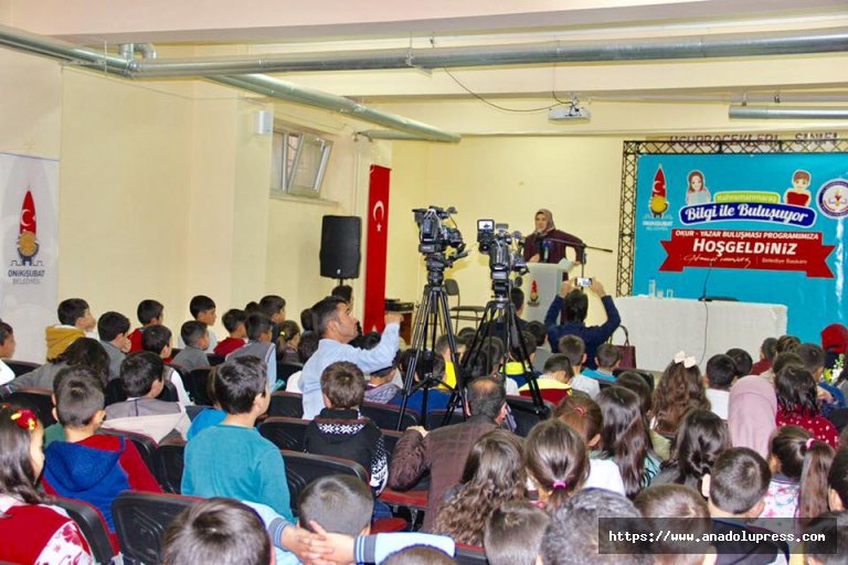 Onikişubat Belediyesi Yazar Ve Öğrencileri Bir Araya Getiriyor