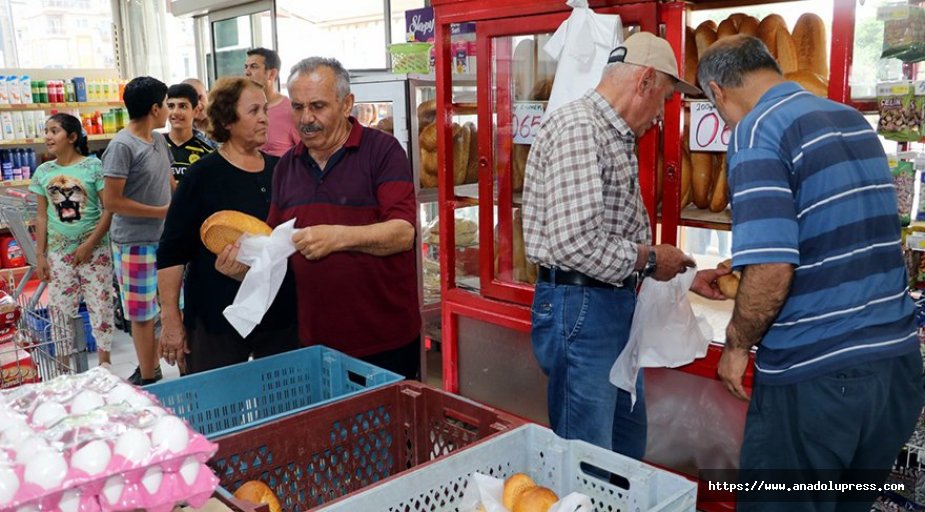 Antalya’da Ucuz Ekmek Çılgınlığı