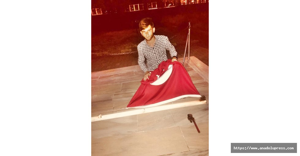 Afşin’de Bayrak direğinin Makarasını gece tamir etti!