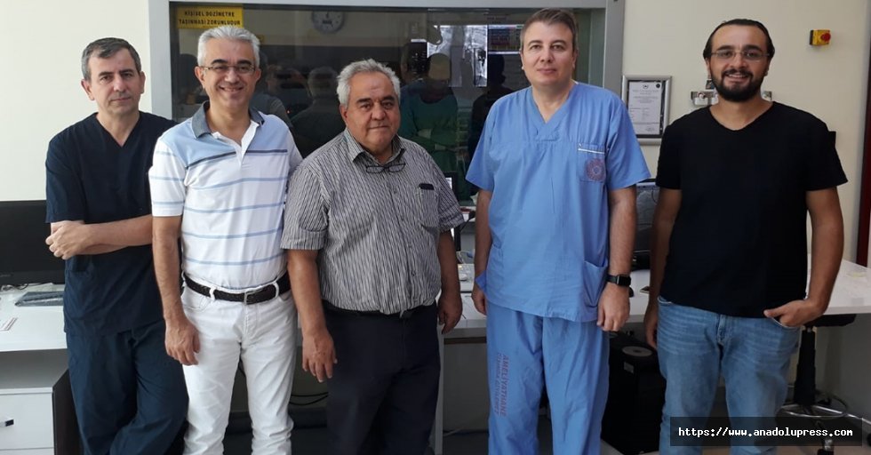 Prof. Dr. Sami Özgül, Damar Tıkanıklığı Tedavisinde Hekimlere Eğitim Veriyor