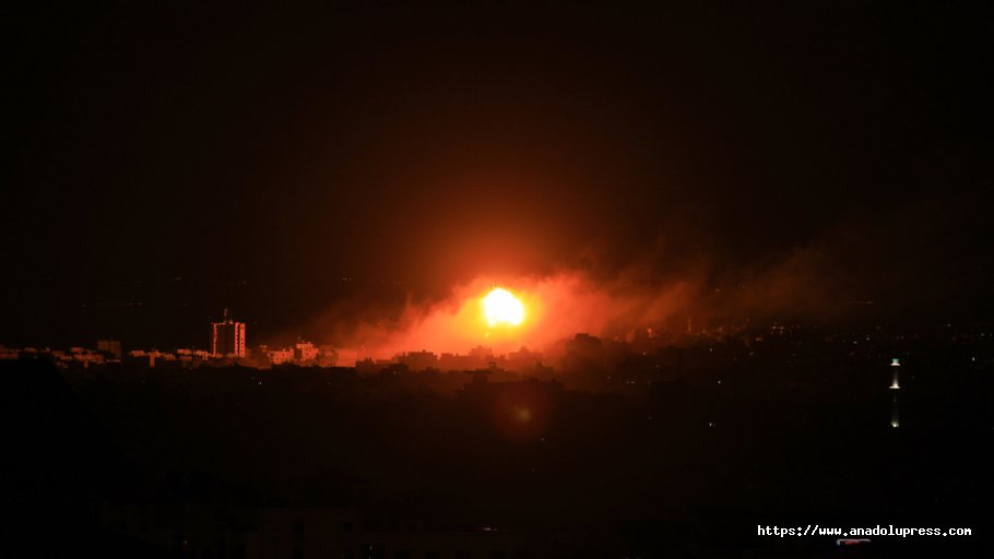 İsrail Gece Boyunca Gazze'yi Vurdu