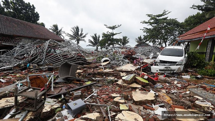 Endonezya'daki Tsunamide Ölü Sayısı Artıyor