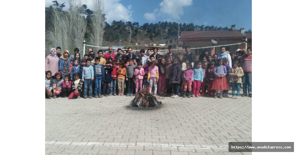 Kardeş Okullar Nevruzu Türkoğlu'nda Birlikte Kutladı