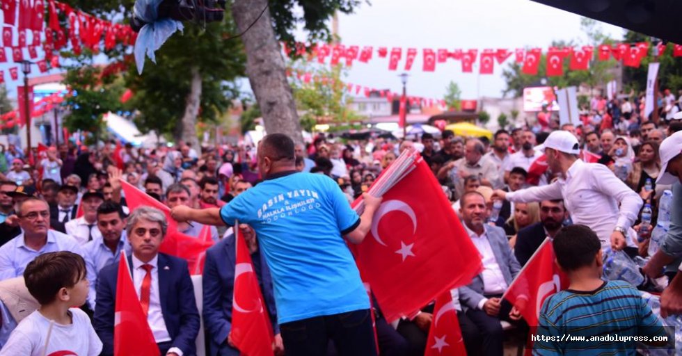Dulkadiroğlu’ndan 15 Temmuz’da 15 Bin Türk Bayrağı