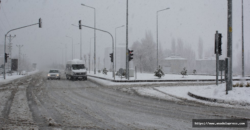 Kahramanmaraş-Kayseri kara yolunda ulaşım kontrollü sağlanıyor