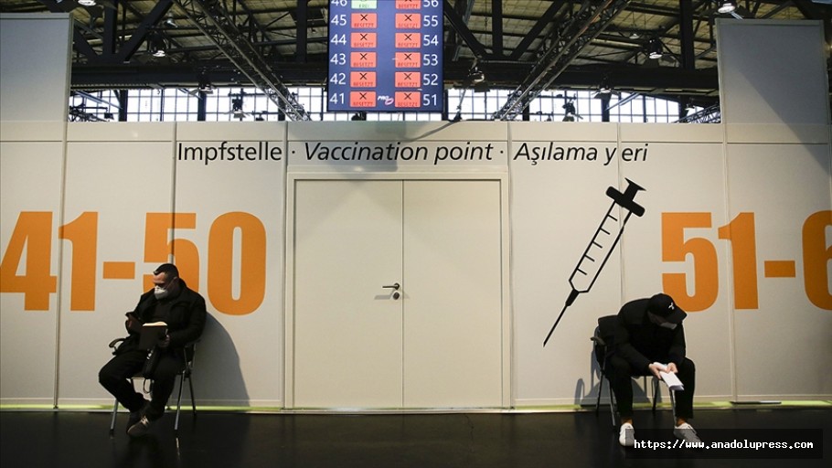 Ab Ülkelerinde Kovid-19 Aşısı Tedarikindeki Aksaklıklar Tepkilere Yol Açtı