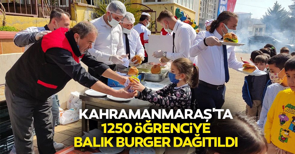 Kahramanmaraş'ta 1250 öğrenciye balık burger dağıtıldı