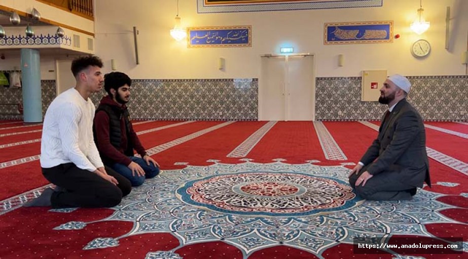 Türk İmam 150'den Fazla Kişinin Müslüman Olmasına Vesile Oldu