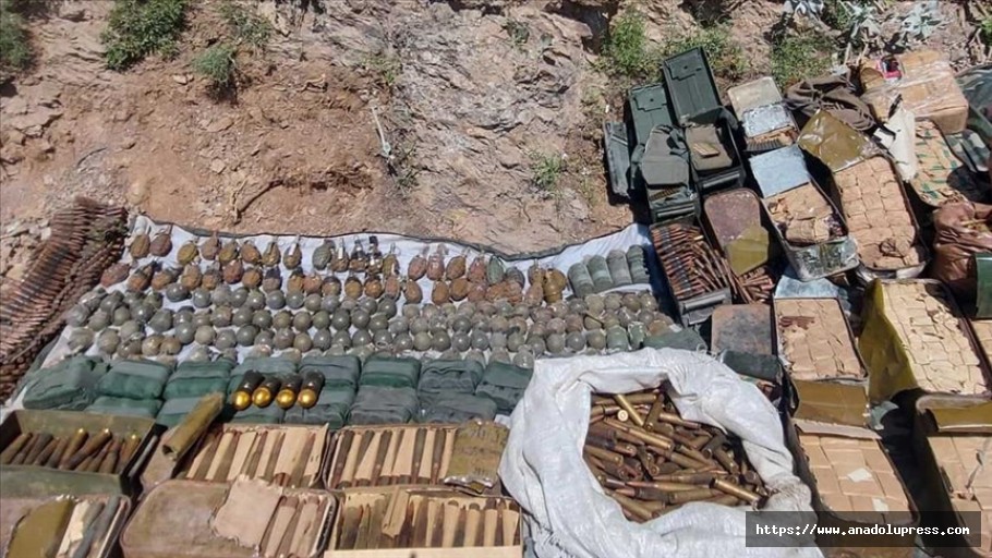 Pençe-Kilit Operasyonu Bölgesinde Teröristlere Ait Çok Sayıda Silah Ve Mühimmat Ele Geçirildi