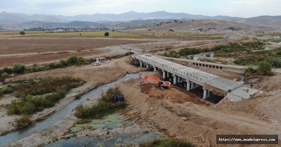 Türkoğlu’nun Yeni Köprüsü Hizmete Hazırlanıyor