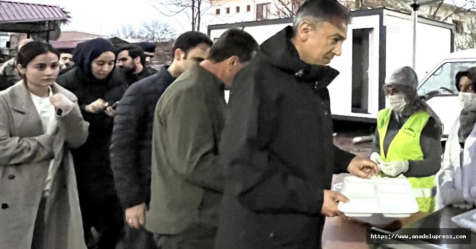 Türkoğlu Koordinatör Valisi Tuncay Akkoyun İftar Sofrasına Misafir Olmaya Devam Ediyor!