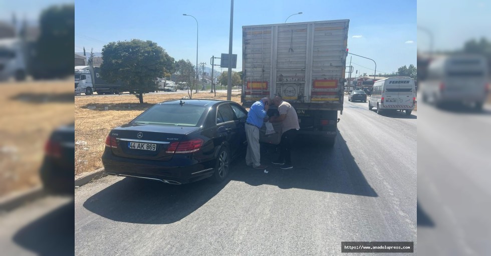 Türkoğlu’nda otomobil tıra arkadan çarptı: 1 yaralı