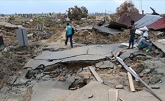 Depremde Ölü Sayısı 2 Bin 65'e Yükseldi