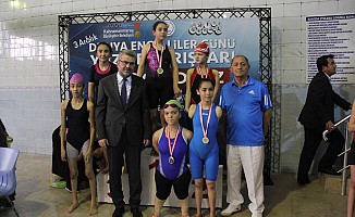 3 Aralık Dünya Engelliler Günü Yüzme Yarışları Düzenlendi