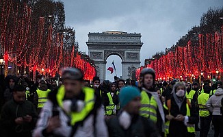 Macron'un Açıklamaları 'Sarı Yelekliler'i Yine Memnun Etmedi