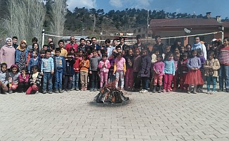 Kardeş Okullar Nevruzu Türkoğlu'nda Birlikte Kutladı