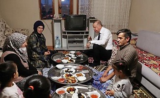 Cumhurbaşkanı Erdoğan yer sofrasında iftar yaptı