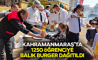 Kahramanmaraş'ta 1250 öğrenciye balık burger dağıtıldı