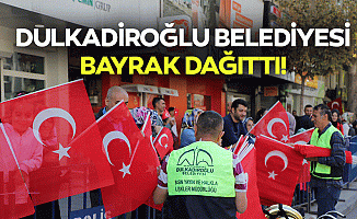 Dulkadiroğlu Belediyesi bayrak dağıttı!