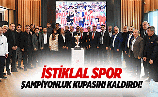 İstiklal Spor şampiyonluk kupasını kaldırdı!